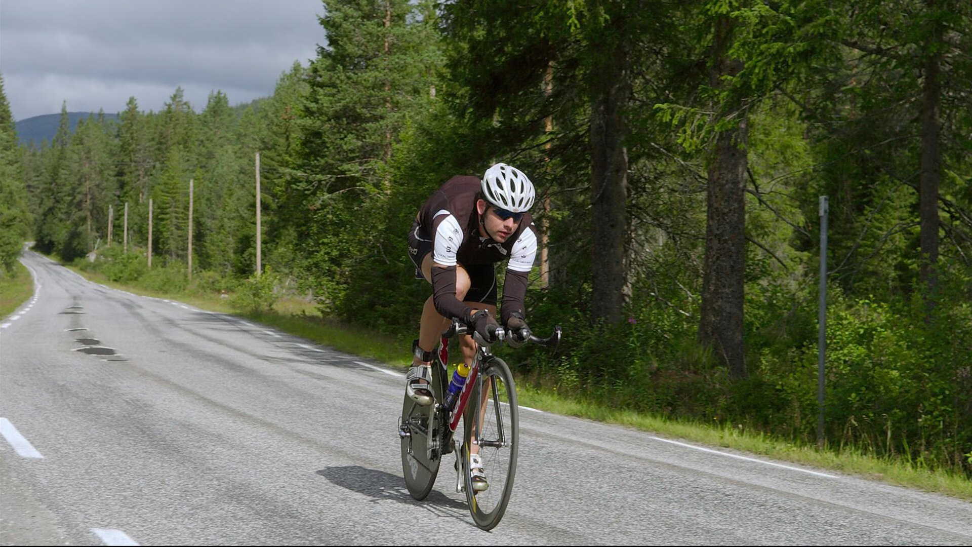 kaiyun-教练是否通过设定压迫频率来引导对手节奏，教练帮学员压腿