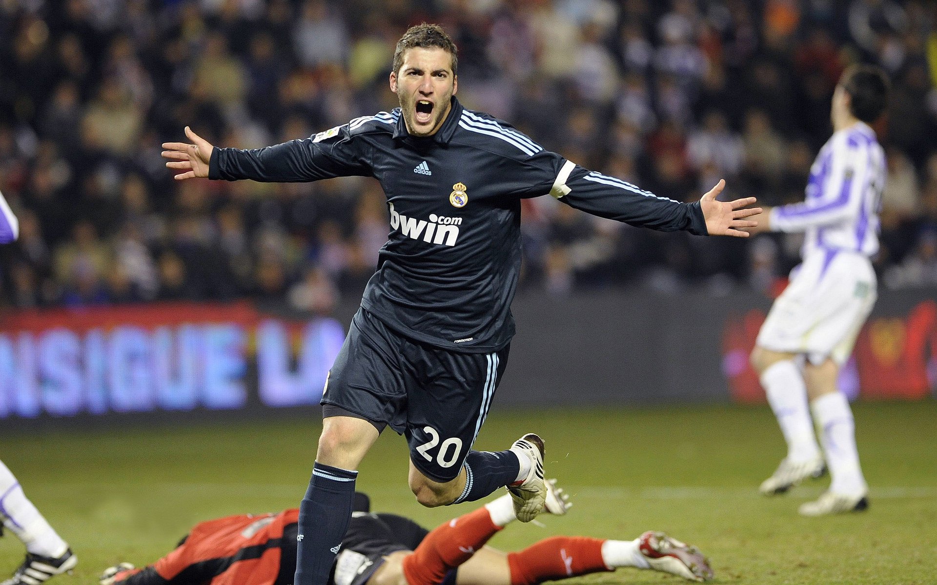 开云体育俱乐部官网-“帕布罗·马特拉的坚韧防守，助阿根廷美洲狮队锁定胜局”